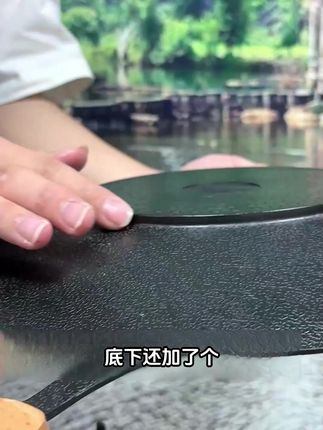 哈哈 我又笑了,这多功能烤盘是火山岩麦饭石的材质,一日三餐我都用它 老省劲了!