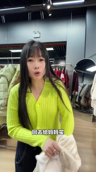 家人们!叙集Syner宝龙店清仓啦,一件皮草超值福利,速来抢购,错过拍大腿!#潮流服饰 #皮草清仓 #宝龙店 #叙集Syner #购皮草