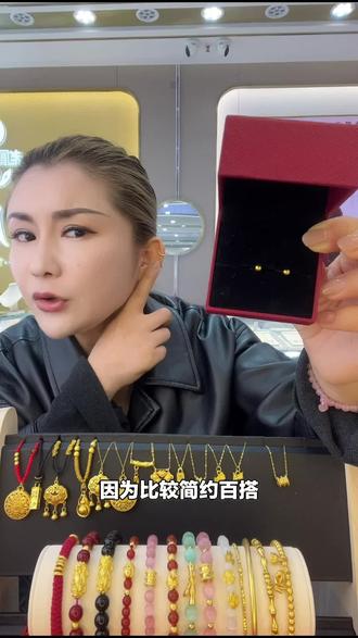 老凤祥足金泡泡耳钉,简约圆珠设计,养耳洞又适合复工通勤,美眉们别错过!#综合珠宝 #老凤祥 #养耳洞 #足金耳钉 #黄金圆珠