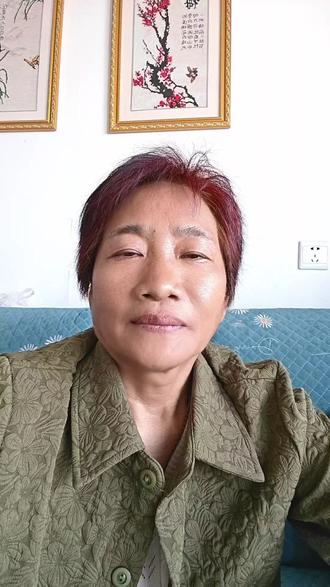 豫CY8868别车救后车,四天后司机那曲侧翻,左手骨折!
家人们,还记得这辆豫CY8868吗?
5月4号,在京藏高速,他故意别车,后车司机气得想骂人。
可开近一看,前方连环事故!
原来大哥是用自己的车身,强行挡路救了后车一命!
连人民日报都为他点赞。
可才过4天,5月8号,在西藏那曲的雪地国道上,
这辆红色大货车突然侧翻,车头变形、玻璃全碎。
万幸,路过的卡友砸窗救人。
司机左手骨折、多处擦伤,没有生命危险 。
妻子说,他开十几年车,一直都爱帮人 。
好人一生平安,希望大哥早日康复!
#救人司机 #别车救人