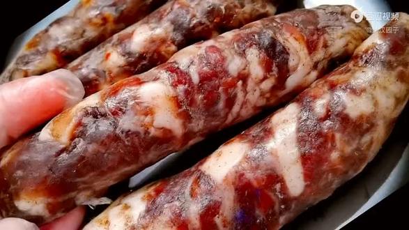 保存香肠,有人直接放冰箱,有人用水洗,教你妙招,放一年都新鲜