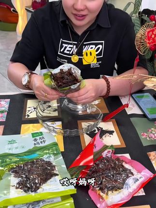 开袋即食就是肉感十足,微波加热一下酥酥脆脆口感更香,下酒解馋真实绝配#蚂蚱 #下酒菜 #解馋美食