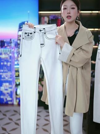 超惊艳的白色牛仔裤,设计细节满满,进直播间了解 #牛仔裤 #时尚穿搭 #白色牛仔裤推荐 #牛仔裤细节设计