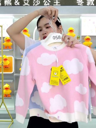 女宝毛衣来啦,两个配色,好看又百搭,闭眼冲! #女宝毛衣 #品牌童装 #百搭上衣