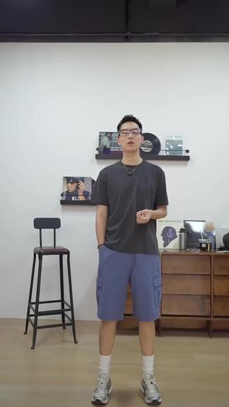 什么叫极致舒适性,这件T恤给你答案!! #男装穿搭 #极简 #舒适透气又凉快 #t恤穿搭 #新款上新
