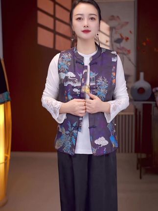 1. 紫色为尊为贵,上身效果绝了! 2. 紫色系穿搭,气质氛围感拉满! 3. 好爱这一套紫色系穿搭!