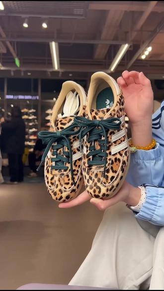 阿迪达斯桑玛德训鞋,直播间好价快来看看吧! #阿迪达斯 #桑玛德训鞋 #休闲运动 #时尚潮流穿搭 #百搭