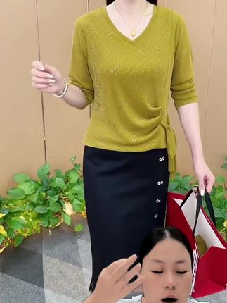 这款妈妈衫洋气还不贵,给自己安排一件,很好看 #谁穿谁好看#精品妈妈装#不起球不掉色不缩水#穿出高级感