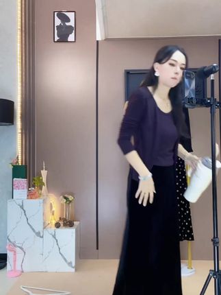 优雅显瘦的秋季穿搭来啦,直播间看更多美衣 #秋季穿搭 #时尚女装 #显瘦搭配 #服装推荐 #显高显瘦显腿长 #秋冬穿搭新鲜感在线