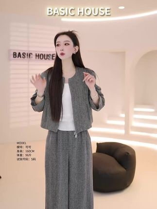 姐妹们的衣柜里一定要有这样一件套装