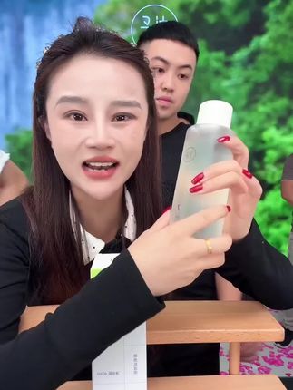 予沐新款绿茶修护水,不仅可以做到湿敷,而且还可以做到修护的效果
