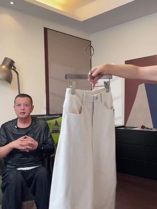 1. 舒适柔软亲肤透气,不起静电不粘毛,抗皱不缩水,面料有弹力,穿上柔软舒服。