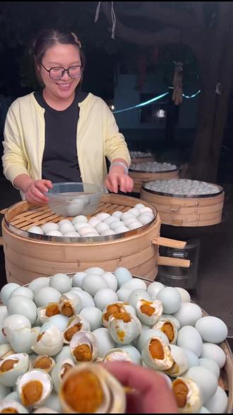 刚开播,等一会给大家开蛋啦,直播间不见不散! #大鸭蛋 #美食推荐 #好食材好味道
