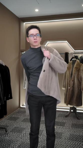 银蓝貂纯天然本色,让你爱不释手。显肤色白,显年轻!