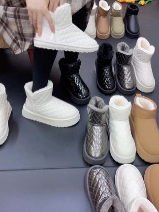 防水鞋面保暖厚绒雪地靴