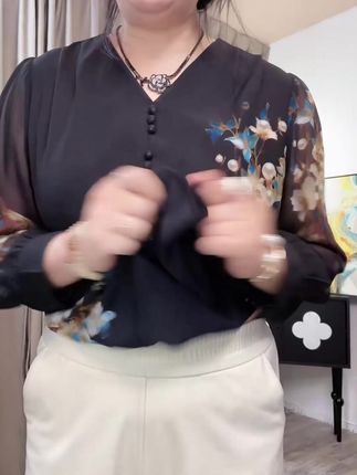 蓝色天丝面料,贵妇都爱的款式,可机洗可水洗,不需要过分打理,卡码网大一码就好啦,面料亲肤排汗透气,孕妇小孩都能穿哦!