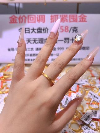 卡家米字戒 简约而不简单,精致感十足 喜欢简约款的可以冲 拉丝工艺让这枚戒指更具独特性和高级感#水贝黄金 #黄金戒指 #黄金直播间 #足金999 #米字戒指