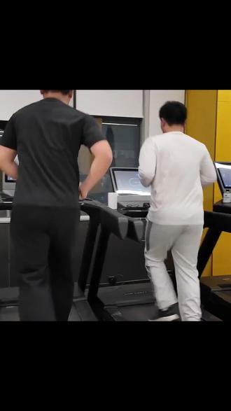 家人们,黄岩湃队健身搞大事!原价299月卡现188,撸铁汗蒸一条龙,月卡淋浴打包,最火健身房等你打卡! #放松解压好去处 #支持本地 #休闲娱乐来一下 #高档大气上档次 #网红打卡地