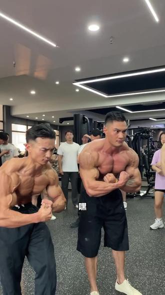 早八兄弟看过来!肌肉狗铁馆放大招,白天撸铁月卡 215,原价 398 骨折价!进口力健等器械,配置超牛。钟秀中路附近速抢! #健身房训练攻略 #阿诺健身趣事 #健身打 #硬拉会影响眼睛吗 #胸卡