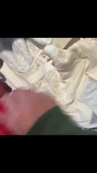 嘿,朋友!美琪内衣是宝藏店铺,款式丰富,穿着超舒服,日常、特殊场合都能选到合适的。现还有 100 元代金券,划算别错过! #好看的衣服 #抖音新春吃喝玩乐节 #买衣服我是认真的 #首创奥莱 #联名