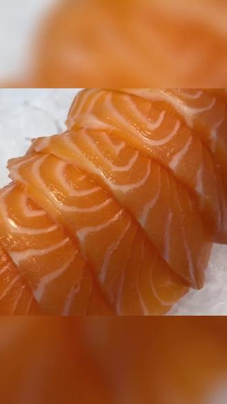 鱼和友三文鱼许愿蛋糕回归!抖音下单 200 元(原价 298),可配送,周销涨 1 倍,龙华日料热销,评分 4.6,速戳左下角! #星鳗寿司的热量 #扇贝 #和牛烤肉 #深海 #快来一起尝个鲜