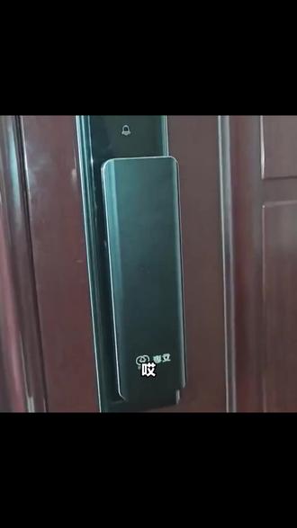兄弟,李文家智能门锁超绝!原价 1049,现 699 带走。高清触摸人脸识别,猫眼清晰,是家庭安全小卫士。刷到速冲,我这就下单! (注意,叠加立减后的价格是699元,团购价是999元;)#智能家居 #门锁锁芯养护润滑油 #发现好地 #休闲度假 #价格实惠质量好