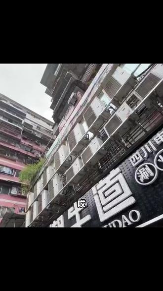 最近发现民族路“藏”着会跳舞的牛,原来是潮牛道新套餐,烤牛排冒油,黄牛肉嫩滑,配咕嘟菌汤锅超鲜,时蔬粉丝吸满汁,才88元,能喂饱两三人,吃撑还想转圈圈! (【退款规则】到店核销:随时可退,过期未核销自动退)#自助火锅 #美食探店日记 #打卡网红餐厅 #宁乡美食 #火锅蘸料