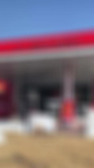 今儿开车路过中国油联加油站,加油方便,工作人员态度好。有它出行更安心,加油的朋友别错过,快来体验! #湘中石油加油站 #出发蓝盾加油站 #中石化拥军加油卡怎么办理 #海湾石油正发加油站 #网红打卡地