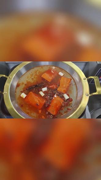 家人们,火锅黑马川老板家福满人间3 - 4人餐仅228元!鸳鸯锅配肥牛,麻辣牛肉弹牙,黑豆腐丝滑,蔬菜配金针菇,荤素搭。环境服务佳,快约饭搭子去振华大街开涮! (【退款规则】到店核销:随时可退,过期未核销自动退)#汝州美食 #冬阴功 #晋江美食 #牛肉火锅 #毛肚