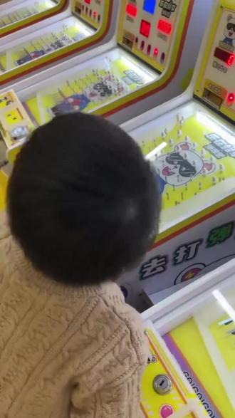 龙安路乐在蜂享弹珠机放大招,59.9元快乐现仅19.9元!200颗弹珠超解压,场地宽敞似太极场。这不是打折,是换金币!弹走烦恼,冲就完了! #跳蚤市场 #亲子陪伴 #陪娃日常 #好特电玩 #宅男日记娃娃机潮玩店