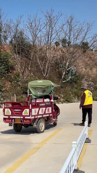 在保山想要学摩托车D本的宝子们看过来,就在东城高速的保山博安驾校。现在他们家推出了摩托车D本极速班,原价1160元,现在只要391元。科目一到科目四都包了,一次就全搞定,又省时间又省力。学摩托D本,有极速班,理论加实操一块儿来,拿证超快!而且抖音评分高达4.8分,左下角赶紧冲。(注意,叠加优惠券后的价格是391元,团购价是800元;)#我的真爱 #高档大气上档次 #价格实惠质量好 #周末去哪玩 #休闲度假