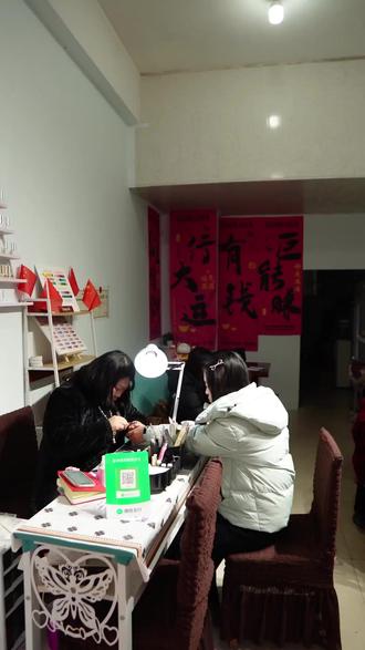 宝子们,胖胖芽美甲美睫工作室超赞!美睫自然好看提气质,3次卡做一补一,速冲! #超好看的美甲 #手是女人的第二张脸 #美甲美睫我们是认真的 #短指甲也可以这么美 #婚甲