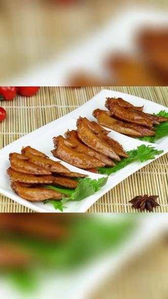 崇文街舌尖大师成干锅黑马!麻辣肉片搭培根,配脆嫩小白菜,三张嘴吃到撑。东北米饭红茶管够,原价 165 现 79.8,700 条好评,停车便利,速抢! (注意,叠加新人价后的价格是79.8元,团购价是79.9元; | 【退款规则】到店核销:随时可退,过期未核销自动退)#肉蟹煲的简单做法 #干锅鸡 #特色纸包鱼 #肉蟹煲的花式做法 #羊棒骨吸骨髓