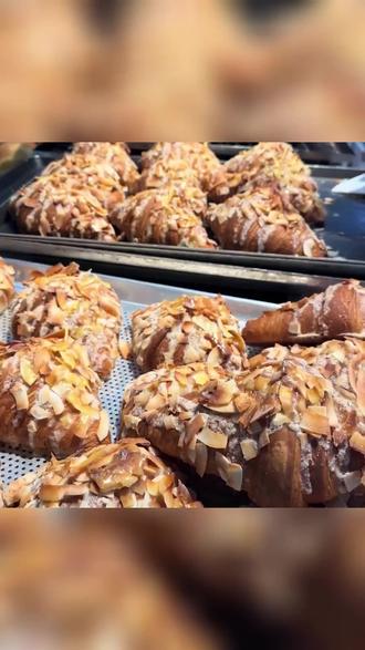 和平西路好喜多放大招,4个蛋挞9块6!酥脆爆浆,蛋糕胚软似云朵。堂食外带皆可,张家界人气甜品,路过别错过! (【退款规则】到店核销:随时可退,过期未核销自动退)#爱烘焙 #仙豆糕 #五一必吃面包店推荐 #嘉兴窑烤面包 #黄金堡面包做法