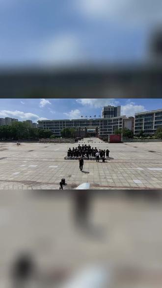 三中同学注意!恒光摄影放大招,毕业照仅三十块,原价三十五!技术稳,背景灯光佳。咔嚓定格青春,发圈秒成点赞王。别犹豫,快拉同学来薅羊毛,让毕业照成朋友圈C位! #好店推荐 #去想去的地方 #放松解压好去处 #高档大气上档次 #证件照