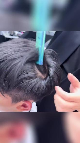 万森男士发型搞活动!烫染二选一加洗剪吹,原价256现128,还有免费茶点。成华区人气高,托尼手法好,速约兄弟冲! #头发短可以做前刺吗 #前刺炸了怎么办 #烫发教程 #美式前刺造型教程 #美式脏辫