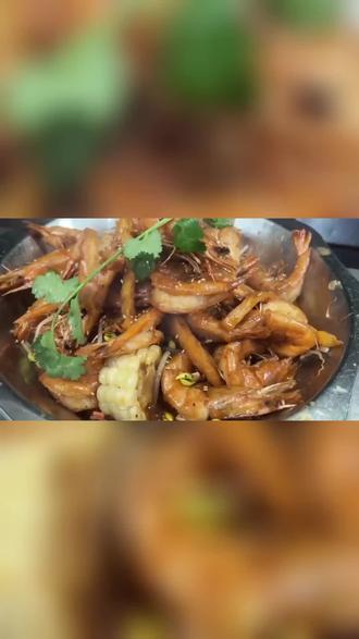 王婆大虾硬核迎春!鱿鱼虾锅底咕嘟,鱿鱼弹牙虾Q弹,鲜得过瘾。配菜足,面吸汁超美味。原价178双人餐现77.61,优惠惊人。石楠路老店实惠,过年聚餐就它! (注意,叠加新人价后的价格是77.61元,团购价是78.4元; | 【退款规则】到店核销:随时可退,过期未核销自动退)#变态辣 #酸辣凤爪 #美食不止一分钟 #自助餐攻略 #魔都美食