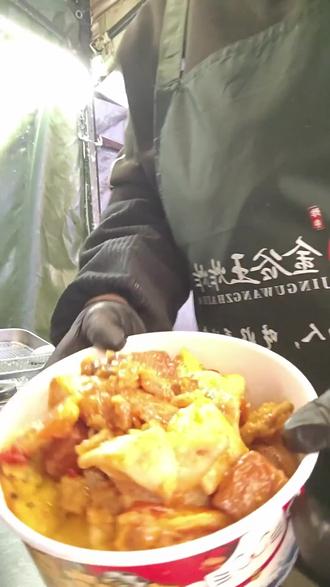 小吃街顶流王炸炸,14.9元鸡排炸串拌饼双人餐!鱼豆腐、亲亲肠配鸡排,手工馍一拌超香,可堂食外带,好评多,性价比卷翻太谷区! (【退款规则】到店核销:随时可退,过期未核销自动退)#泰国街头美食 #麻辣香锅 #泰国小吃 #泰国特色美食 #辣椒油