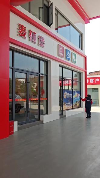 现在加油太卷啦!东环路冠欣,原价230元油现191元,抖音评分4.7。油质纯,30升92#、95#通用。优惠在左下角,速囤! #撸车日常 #高速服务区 #免擦拭洗车液 #凹陷修复保留原车漆 #赛那油箱容积