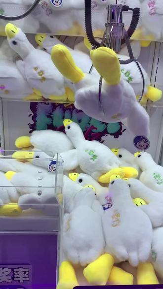 欢乐小镇放大招,百枚游戏币 39.9!这折扣绝了,场地下行街是遛娃新地标,抓娃娃跳舞机随便玩,超划算,周末速来当游戏厅大亨! #儿童玩具 #亲子乐园 #童趣童真 #抓娃娃 #遛娃好去处