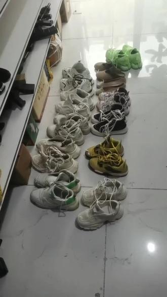 龙凤北大街兵哥洗鞋吧放大招!雪地靴等任选一双精洗仅 16.99 元,脏污全清,速来迎新! #平价篮球鞋开箱视频 #球鞋染色教学视频 #李宁鞋子怎么清洗 #球鞋开箱 #潮鞋