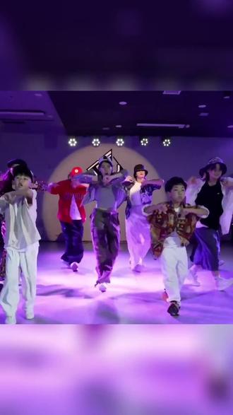 孩子最近爱上跳舞,我给他报了畅跳少儿潮童街舞班。几节课后进步大,学动作快还结识伙伴。看他开心我欣慰,爱跳舞的娃别错过! (注意,叠加秒杀后的价格是129元,团购价是199元;)#舞蹈 #舞蹈课堂随拍 #今日份舞蹈打卡 #学舞记录 #卡点舞