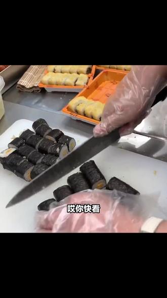 黑眼熊寿司来拜年!39.8元双人餐,有炙烧寿司拼盘、鲷鱼蟹柳,还有奥尔良卷和章鱼烧,5公里内闪电送,聚餐选它! #抖音新春吃喝玩乐节 #寿司菜谱 #拌饭 #芋泥 #手握寿司怎么做