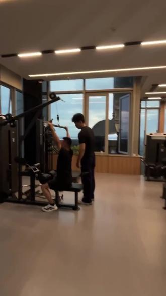 金寨南路的朋友看过来!卓朗健身年卡大放价,原价 1288 元,现仅 588 元不限次!多项目锻炼,让你练腰杆、腹肌、骨架。买不了吃亏,畅练全年,冲! #游泳健身了解一下 #球馆 #半球健身 #会籍顾问 #cbba健身教练证含金量高吗