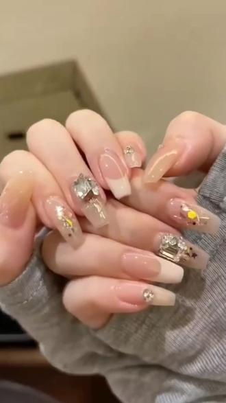 姐妹们,木沐美甲放大招!1888光疗延长699,7天免费修,手稳细节好,速冲! #做完美甲后一般多久能洗澡 #做美甲对身体有害吗 #法式穿戴甲测评 #教你做美甲 #发现好地