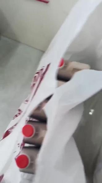 上次去平遥玩,朋友带我去了平遥县的晋品汇特产商行。一进店,各种特色商品让人目不暇接。买了不少当地特产带回去,大家都很喜欢。在这里能轻松挑选到地道的平遥特产,下次来还去这儿,你也别错过! #食物热量 #低脂 #网购日常 #拆快递好物分享 #猫零食试吃大礼包