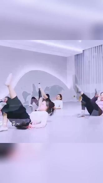 姐妹们,柳青南路蕾丝舞蹈,成人中国舞或古典舞两节课19.9元(原价49.9),成人班已开课。轻松入门,体验后见效果,速点左下角团购! #舞蹈教师 #刘迦舞蹈风暴 #现代舞的定义 #少儿舞蹈 #汉唐古典舞