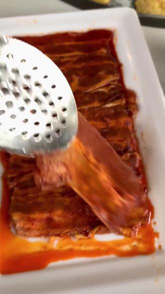 白晨路潮牛道搞大事!405 元涮烤套餐现 328 元拿下。黄牛肉配五花肉,自助小吃水果畅吃。牛肉嫩,环境优服务好,堂食外带方便,快约饭搭子! (【退款规则】到店核销:随时可退,过期未核销自动退)#涮肉 #元盛居火锅 #万物皆可涮火锅 #石家庄五一必吃毛肚火锅店推荐 #吃火锅