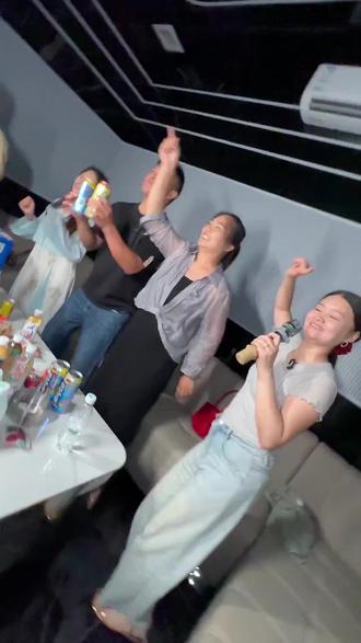 纷享时光AI智慧KTV放大招!娄星区热销,原价188现157。无人打扰麦不怕冷场,按小时解锁,自带歌单超自由。新春约友嗨,音乐酒不贵,冲! #抖音新春吃喝玩乐节 #投影仪 #夹娃娃 #数码 #e舞成名