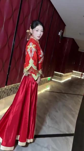 来闹剧本推理俱乐部开业,将震惊博尔塔拉蒙古自治州乃至新疆!环境舒适、服务专业,随时退、过期退无忧。放松推理好去处,快来感受! #新郎 #嫁衣婚纱 #中式秀禾 #秀禾 #娶亲